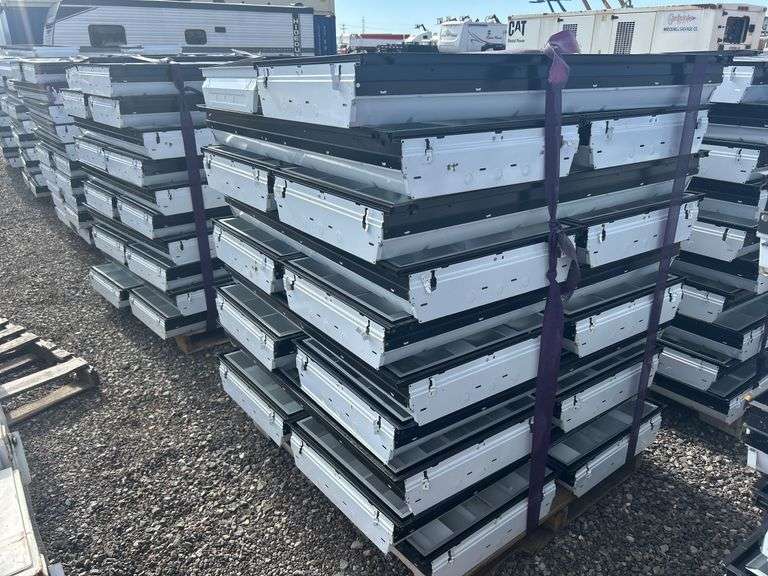 Qty (20) Fluorescent Lights