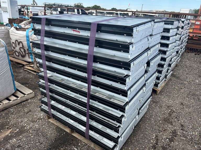 Qty (20) Fluorescent Lights