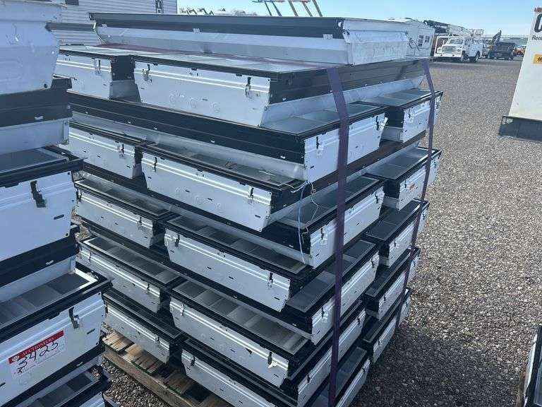 Qty (20) Fluorescent Lights