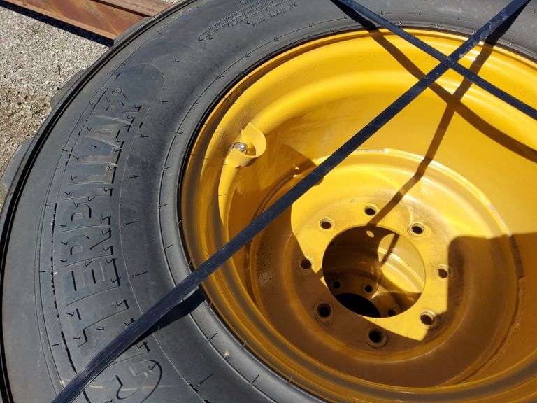 Qty 4 14-17.5 Pneumatic Tires & Wheels