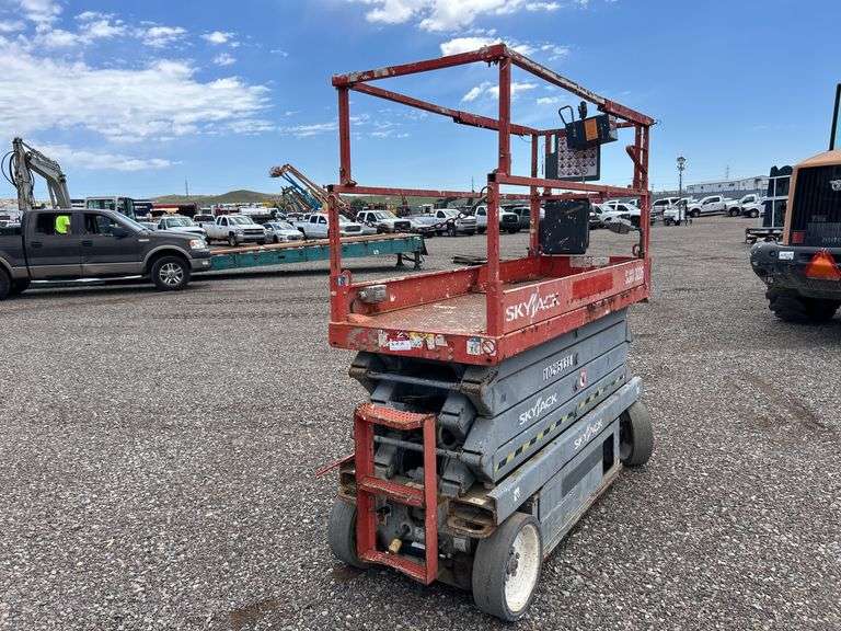 Skyjack 3226 Scissor Lift