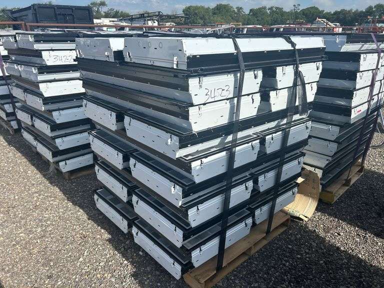 Qty (20) Fluorescent Lights