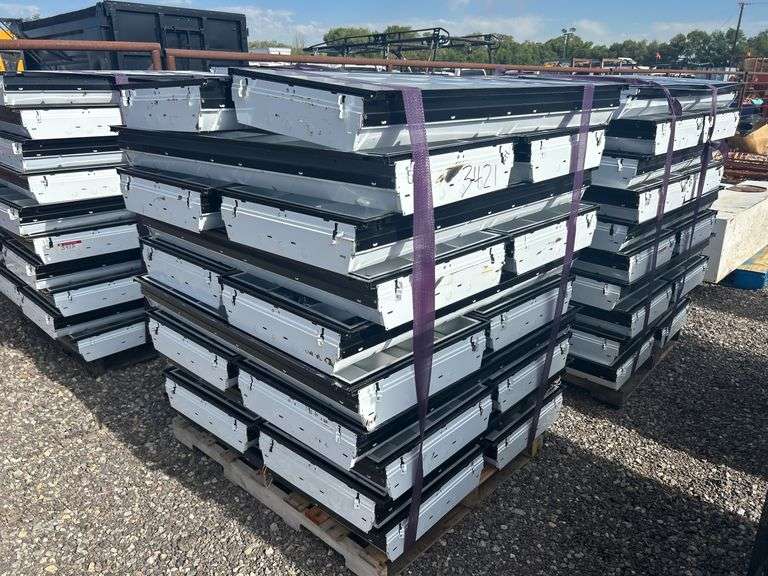 Qty (20) Fluorescent Lights