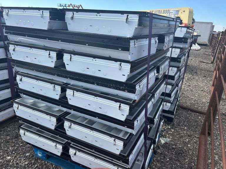 Qty (20) Fluorescent Lights