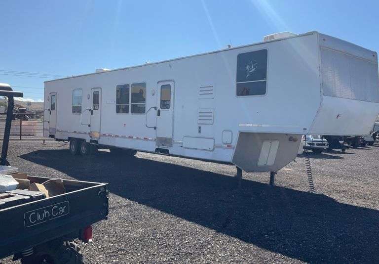 2001 Fire Wagon 5th Wheel Office Trailer