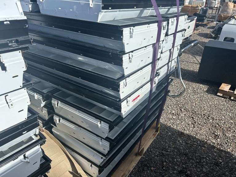 Qty (20) Fluorescent Lights