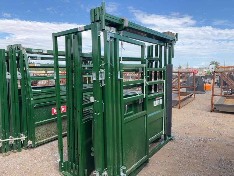 Arrowquip 8ft Budflow Crowding Tub - Albuquerque NM - J&J Auctioneers LLC