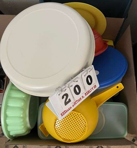 Box of Misc. plastic ware