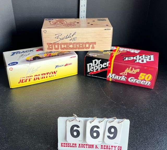 3 1:24 Scale Die Cast Cars