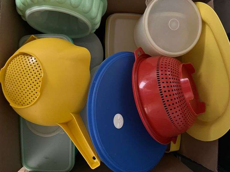 Box of Misc. plastic ware