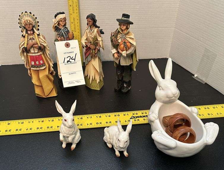 Pilgrim and Indian figurines