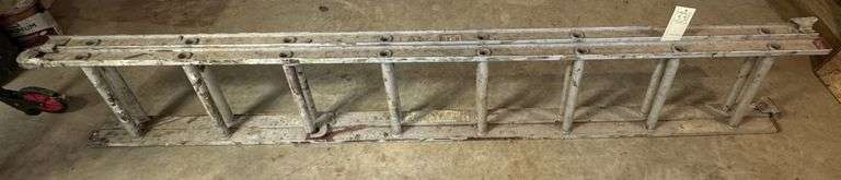 Aluminum extension ladder