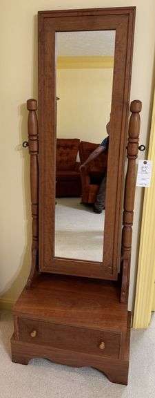 Standing mirror