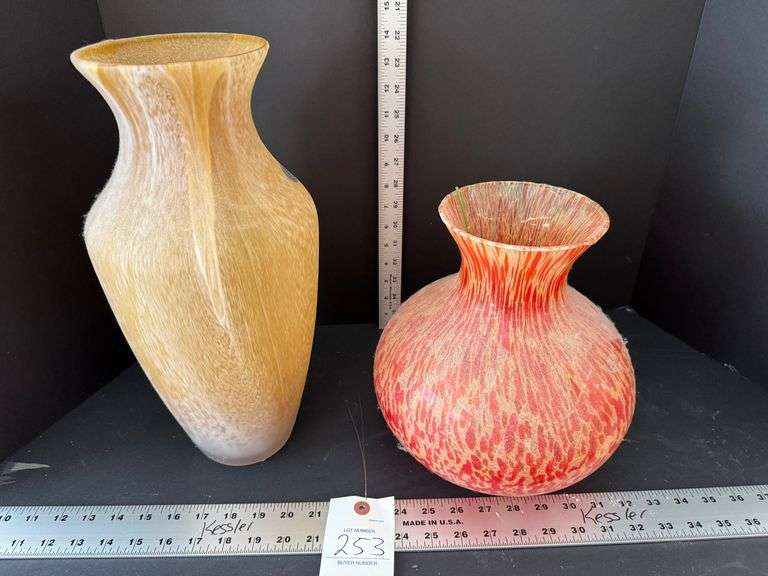 2 vases