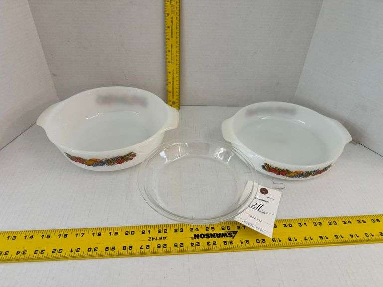 1 piece of Pyrex, 2 pieces of Anchor
