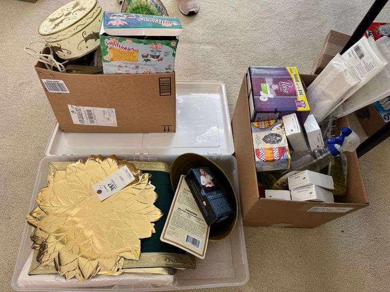 Placemats, cleaning supplies, misc