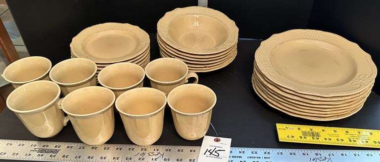 Home Trends dishes