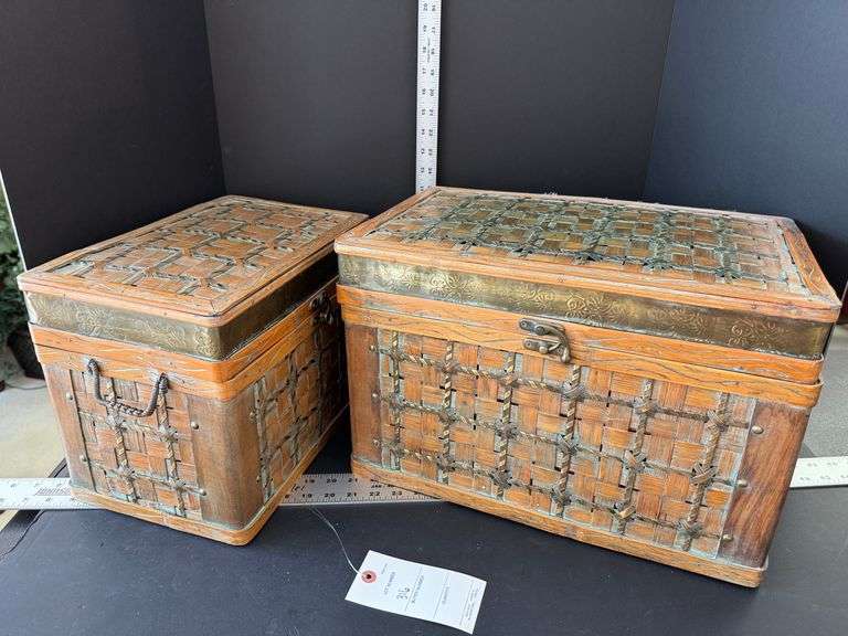 2 decor trunks