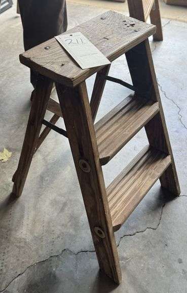 Step ladder