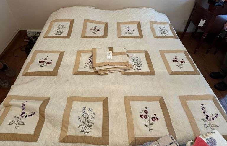 Quilt and 2 pillow cases