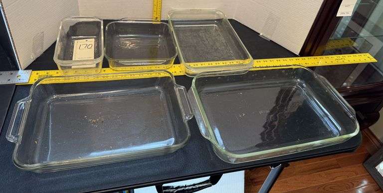 4 pieces of Pyrex, 1 piece of Anchor
