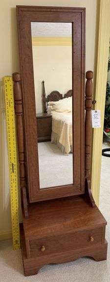 Standing mirror
