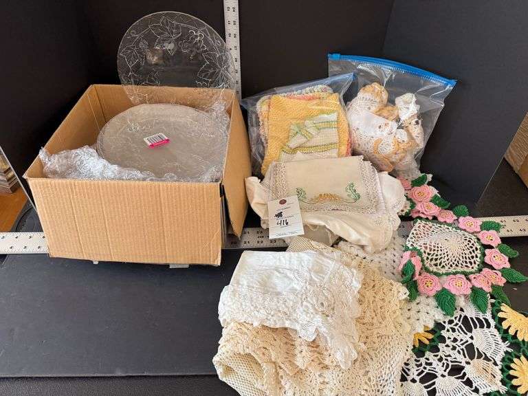 Doilies, 12 plates