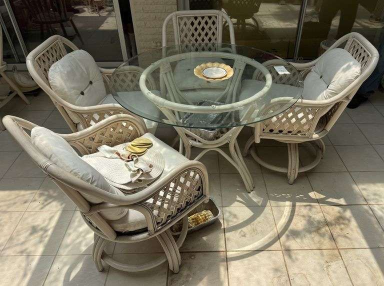 Glass top table, 4 chairs