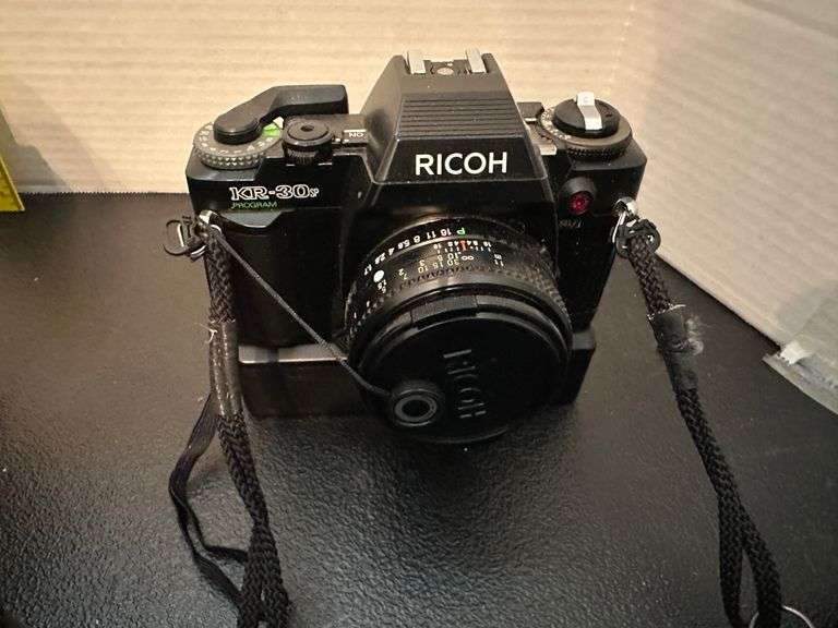 Ricoh KR 30 SP 35mm camera with extra flash