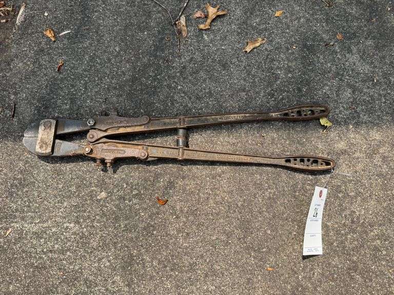 Bolt cutters