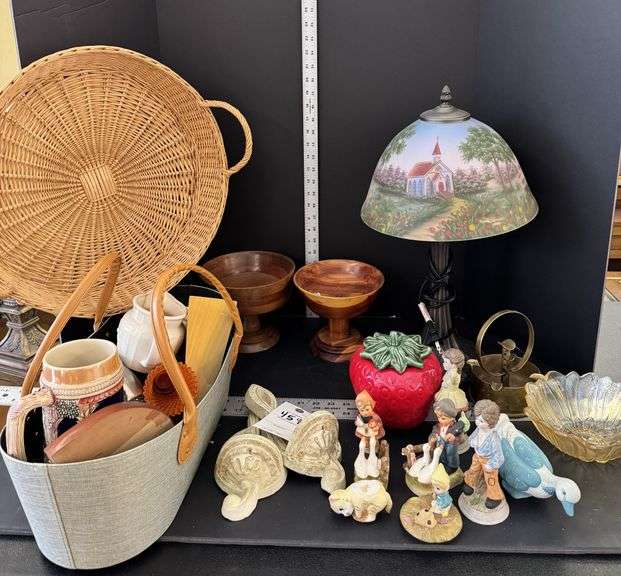 Figurines, lamp, misc