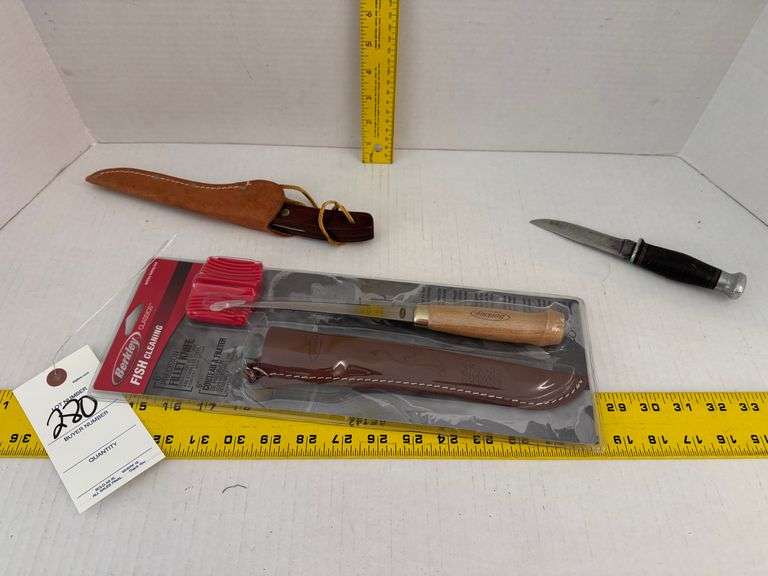 2 filet knives, 1 knife