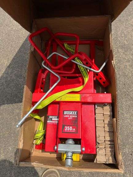 Lawnmower lift