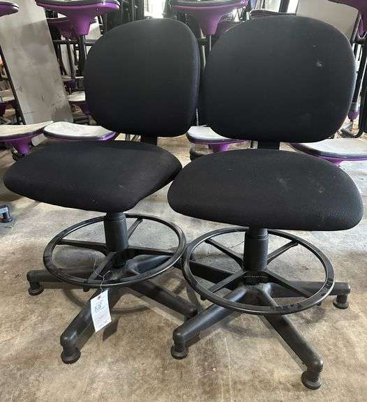 2 hydraulic chairs