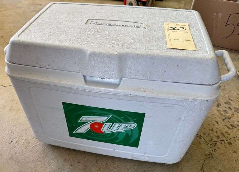 Rubbermaid 7 up cooler