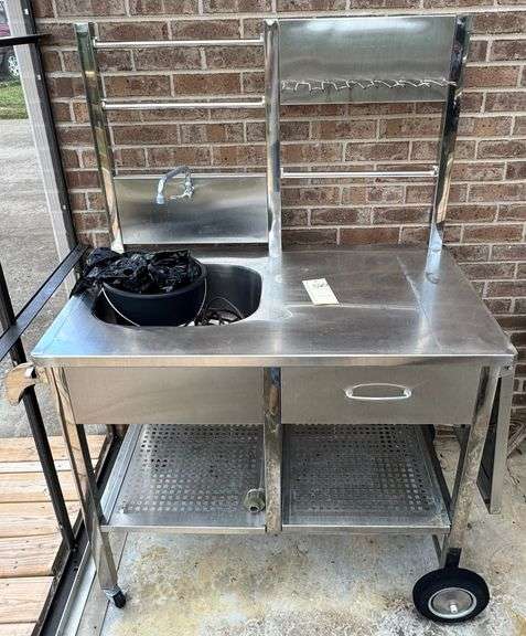 Stainless steel sink/table