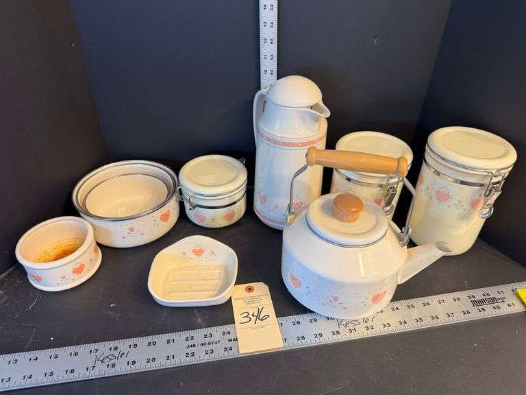 Tea pot, bowls and canisters