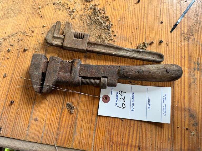 2 pipe wrenches