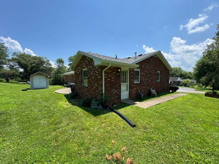 House & Lot - 110 Autumn Drive, Campbellsville, KY