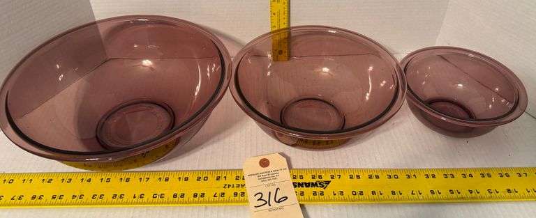 3 pyrex bowls