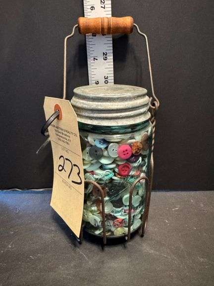 Ball jar with buttons