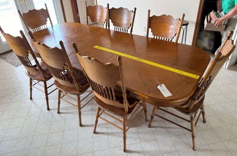 Kitchen table and 8 chairs