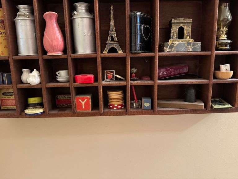 Trinket holder and trinkets