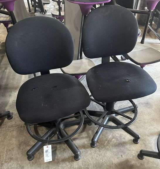2 hydraulic chairs