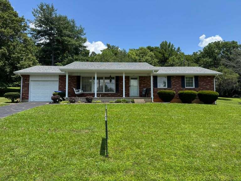 House & Lot - 110 Autumn Drive, Campbellsville, KY