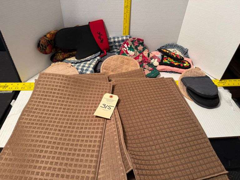 Placemats, oven mitts