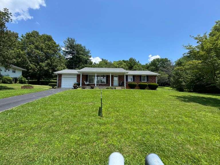 House & Lot - 110 Autumn Drive, Campbellsville, KY