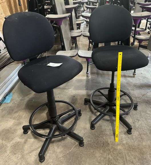 2 hydraulic chairs