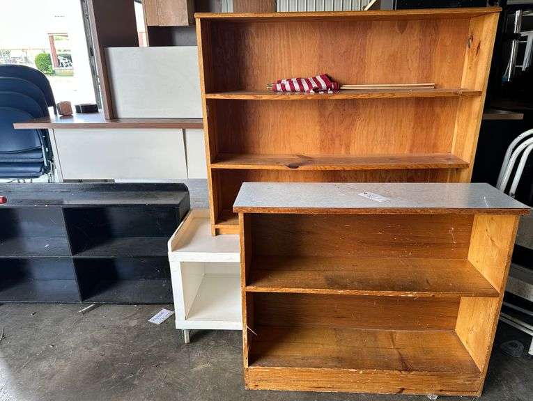 4 Bookshelves