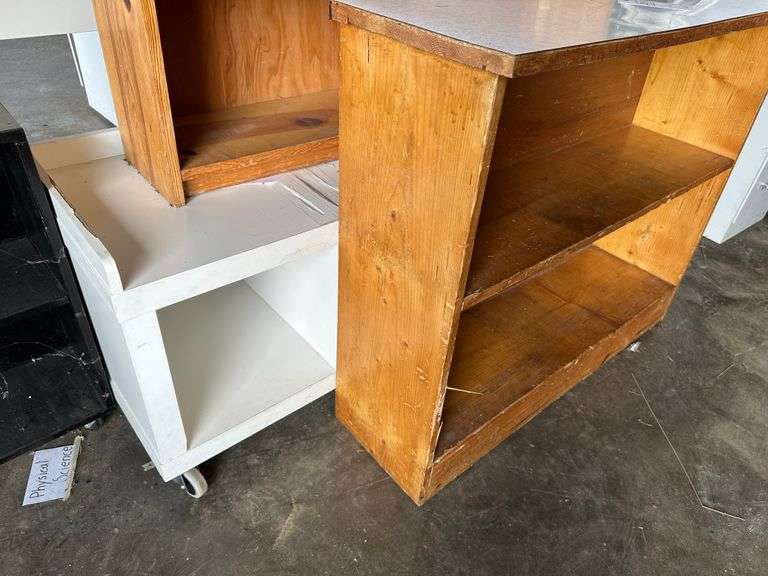 4 Bookshelves